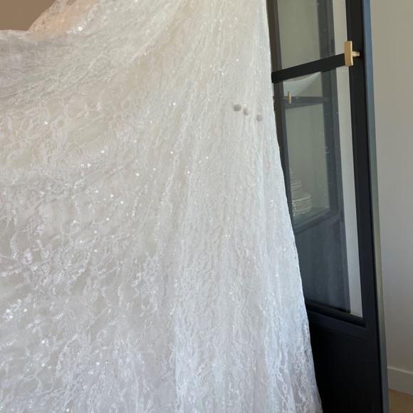 Wedding Dress - Picture 7 of 8